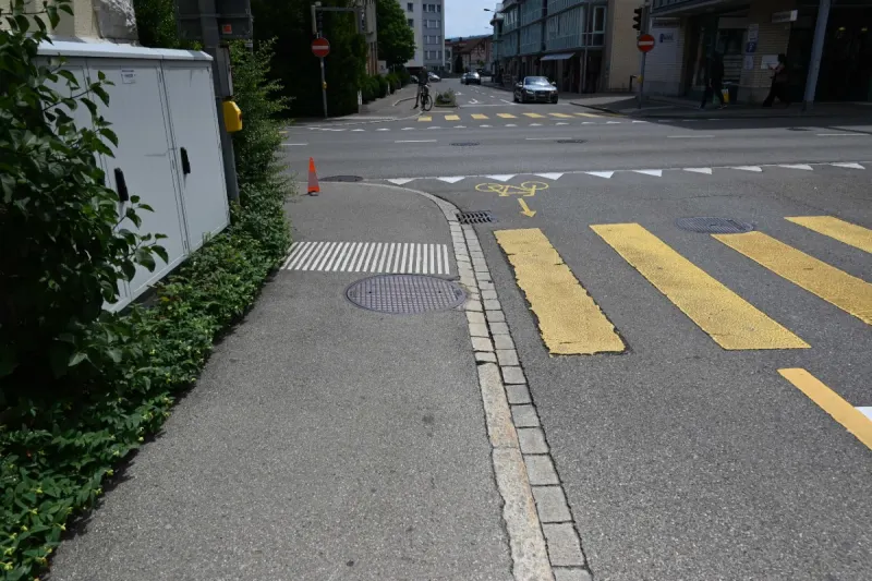  Wil SG - Unfall zwischen E-Bike und E-Rollstuhl auf dem Trottoir