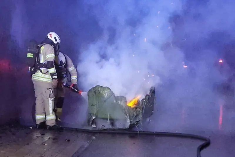 Hohenems – Container brennt neben Schulgebäude