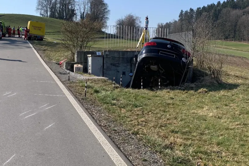 Elsau ZH – Jugendlicher bei Selbstunfall verletzt