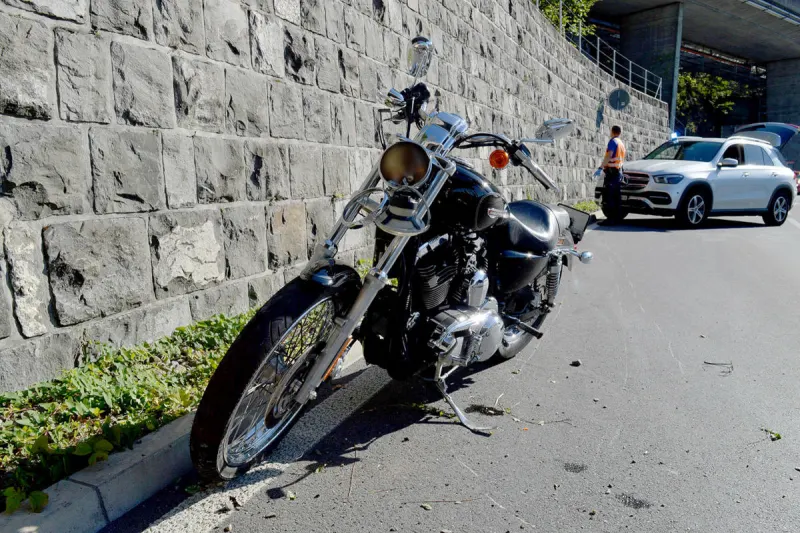 Hergiswil NW – Motorradfahrer bei Selbstunfall erheblich verletzt