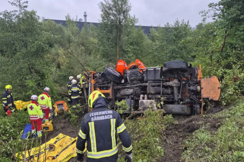 Schwerer Unfall bei Bärnbach ST – LKW überschlägt sich
