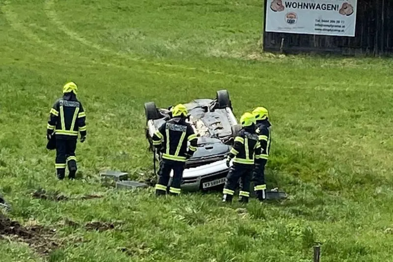 Regau – Nach Frontalkollision überschlagen