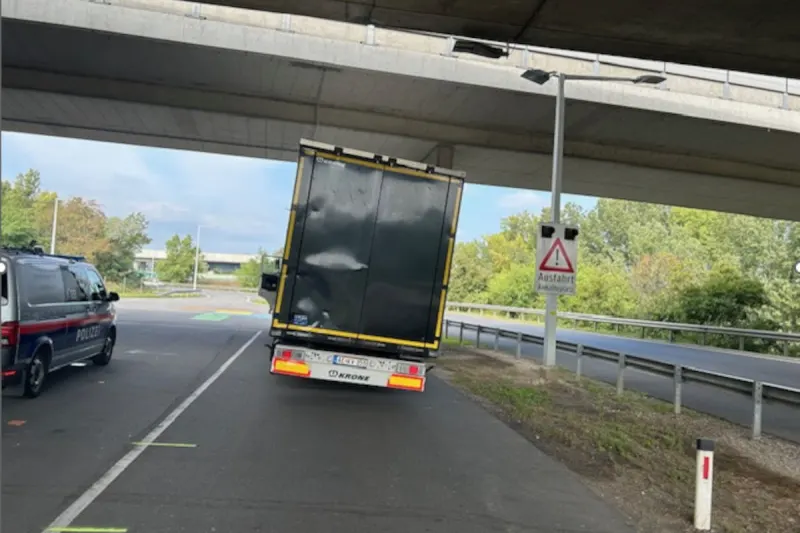  Wien – Gefahrgut-LKW mit defektem Reifen gestoppt