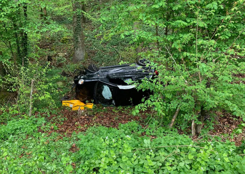 A4 Thayngen SH – Autofahrer kommt von der Autostrasse ab