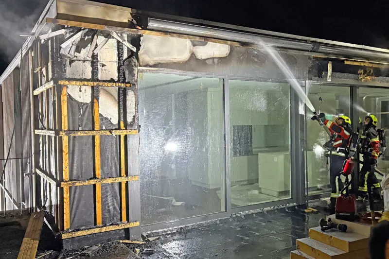 Salmsach TG – Fassade eines Mehrfamilienhauses in Brand
