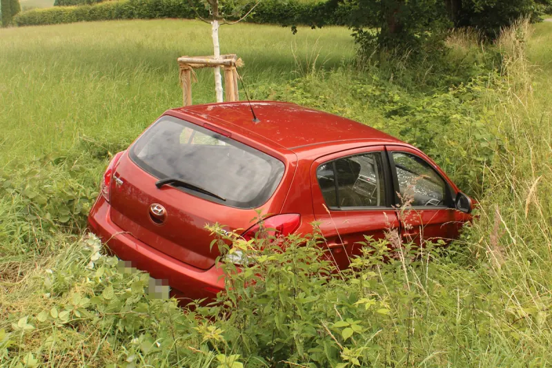 Kürten NW – Autofahrerin bei Alleinunfall schwer verletzt
