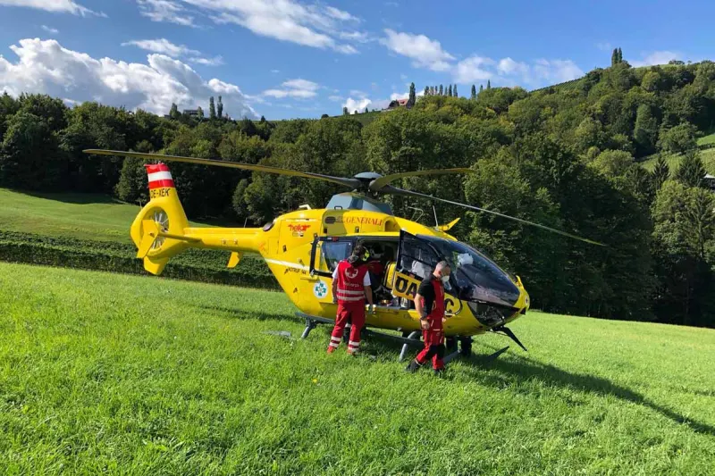 Schwerer Unfall in Eckberg - Landwirtschaftliche Maschine verletzt zwei Erntehelfer