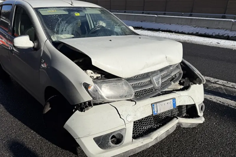 A2 Göschenen UR – Auto kollidiert bei Unfall mit Aufprallschutz