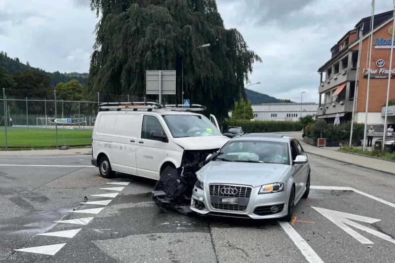 Wattwil SG – Unfall zwischen Auto und Lieferwagen