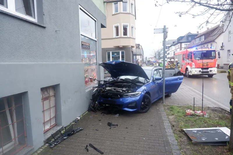 Stuttgart BW - Schwerer Verkehrsunfall 