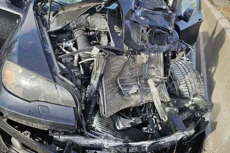 Bad Honnef/A3 NW - Auto auf das Heck eines Reisebusses aufgefahren