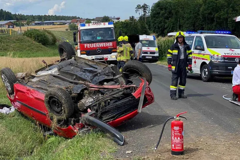 Greinbach - Junglenker verliert Kontrolle über Auto - drei Verletzte!