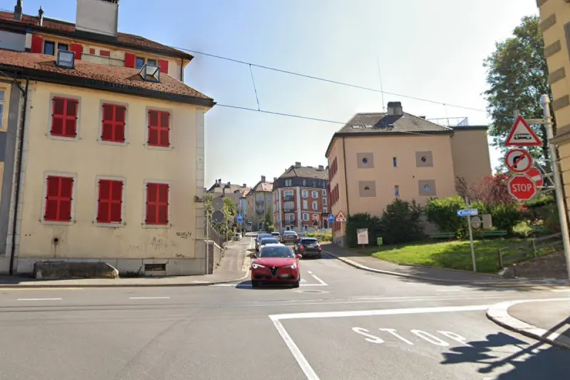 La Chaux-de-Fonds NE – Autofahrerin kollidiert mit einem Zug