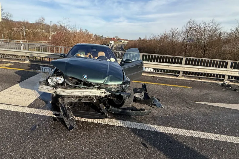 Unfall in Aarau AG – Junglenker prallt gegen Leitplanke