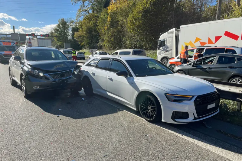 A14 Ebikon LU – Zwei Autos kollidieren nach Tunnel