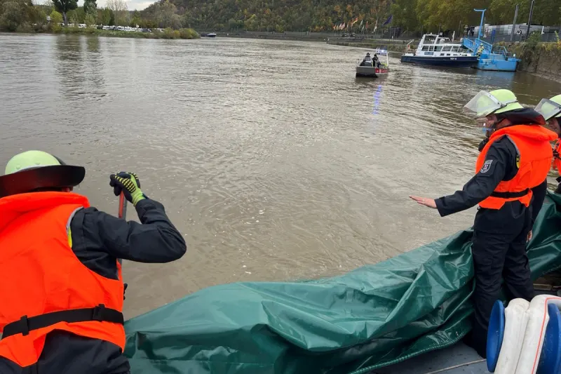 Koblenz RP – Güterschiff schlägt Leck beim Wenden auf der Mosel