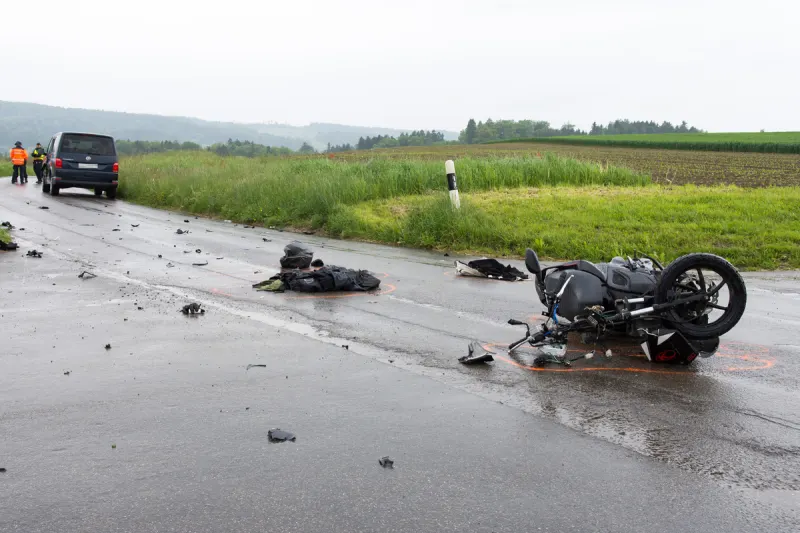 Ellighausen TG - Rollerfahrer nach Unfall schwer verletzt 