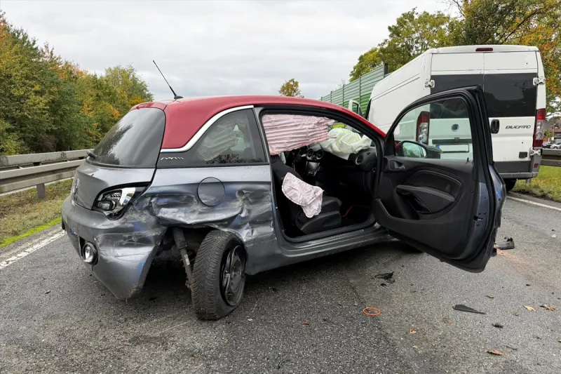 B64 Paderborn NW – Zwei Verletzte bei Auffahrunfall
