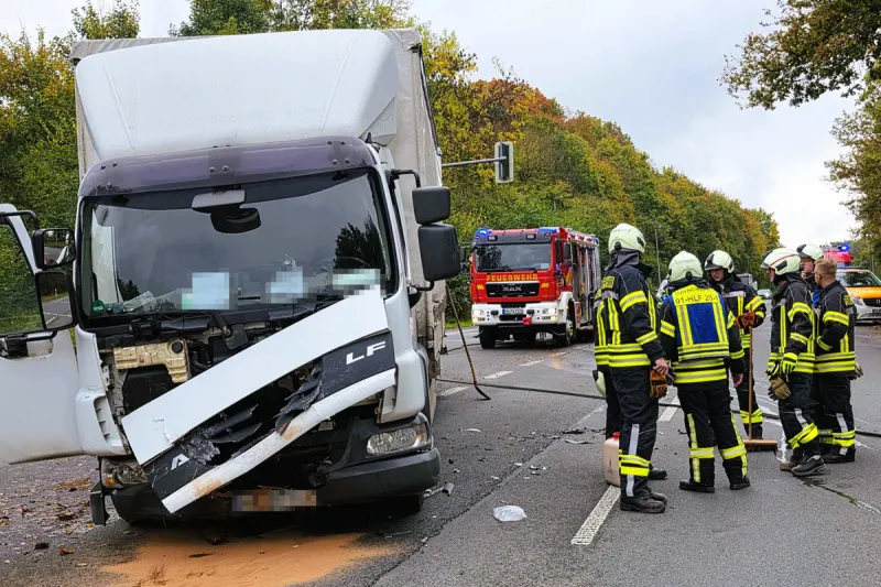 Sprockhövel NW – Ein Verletzter nach Unfall von E-Auto und Lkw