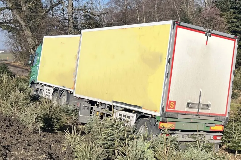 Unfall in Schongau LU – Anhängerzug fährt in Baumschule