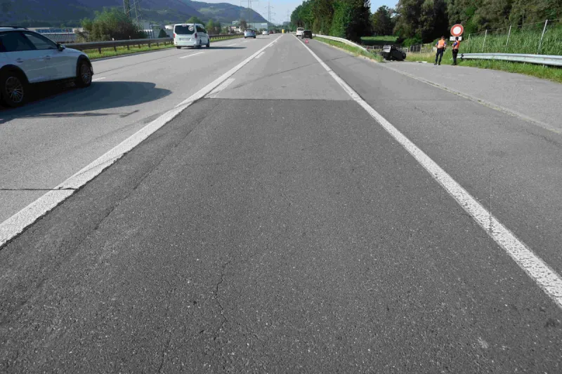 A13 Sennwald SG – Auto auf Autobahn nach Unfall überschlagen