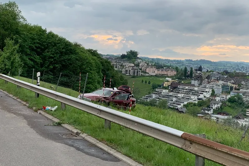 Freienbach SZ - Zwei Schwerverletzte nach Selbstunfall auf der A3