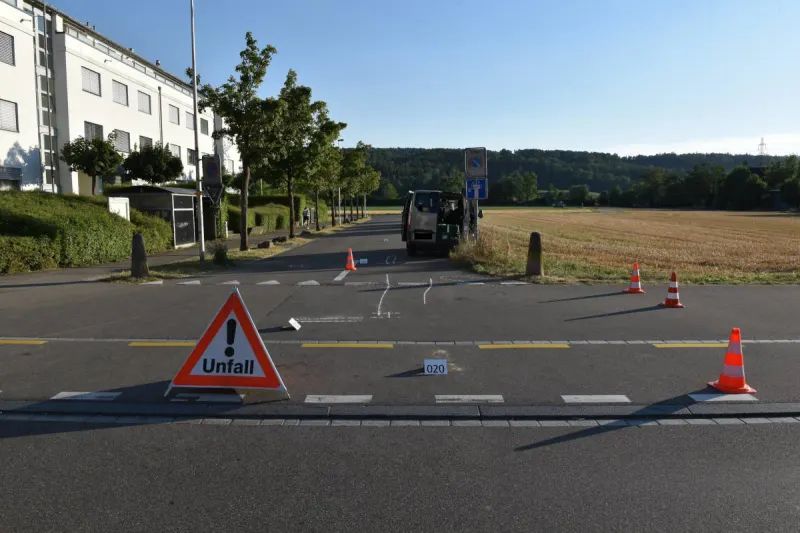 Dübendorf ZH – Velolenker bei Kollision mit Lieferwagen verletzt
