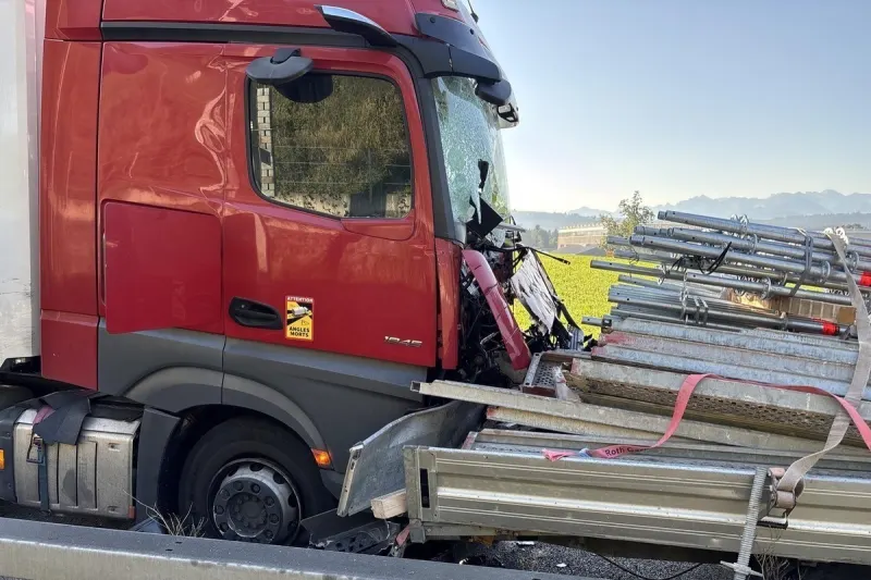 Unfall in Eschenbach LU – Anhänger prallt in Lastwagen