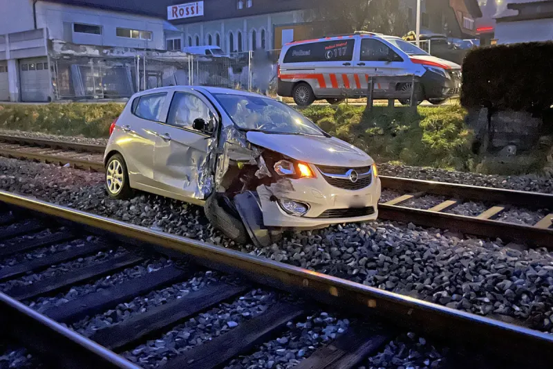 Unfall in Wauwil LU – Zug kollidiert mit Auto