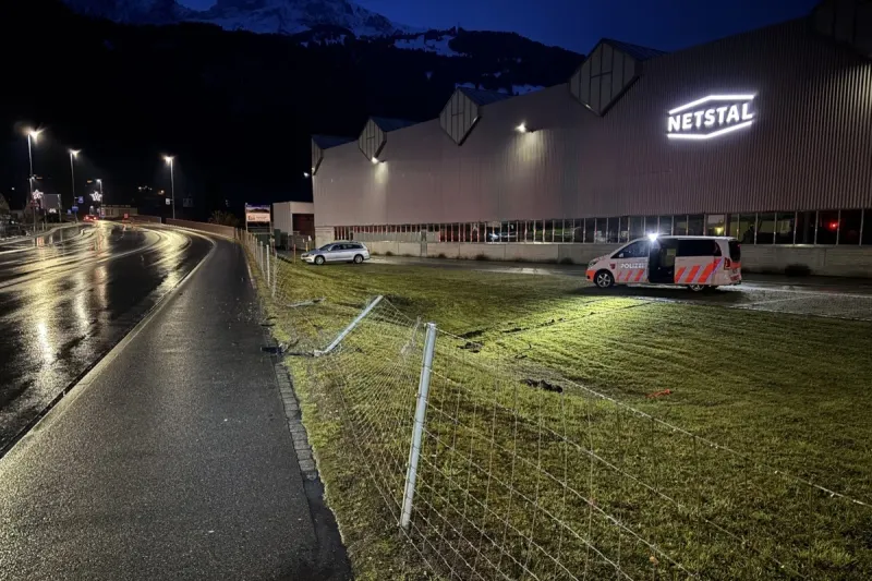 Näfels GL – Unfall mit Mietauto – 18-Jähriger flüchtet