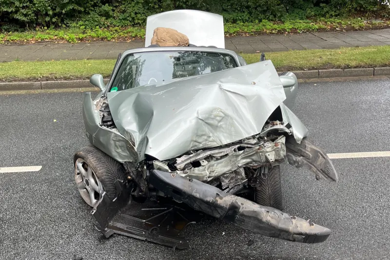 Bochum NW – Fahrer und Beifahrerin bei Unfall schwer verletzt