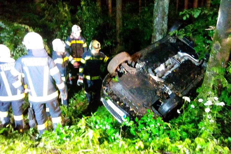Tarsdorf - Nachbar rettet Fahrer nach Unfall!
