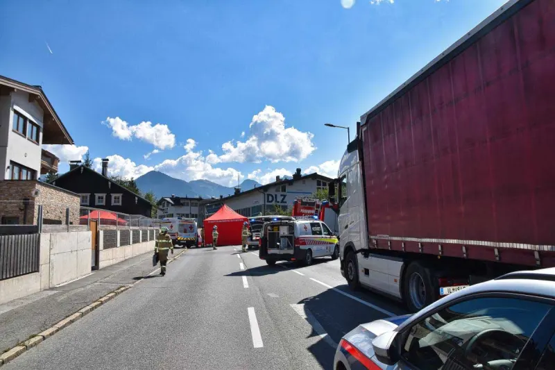 Kitzbühel - Motorradfahrer von LKW erfasst und getötet 
