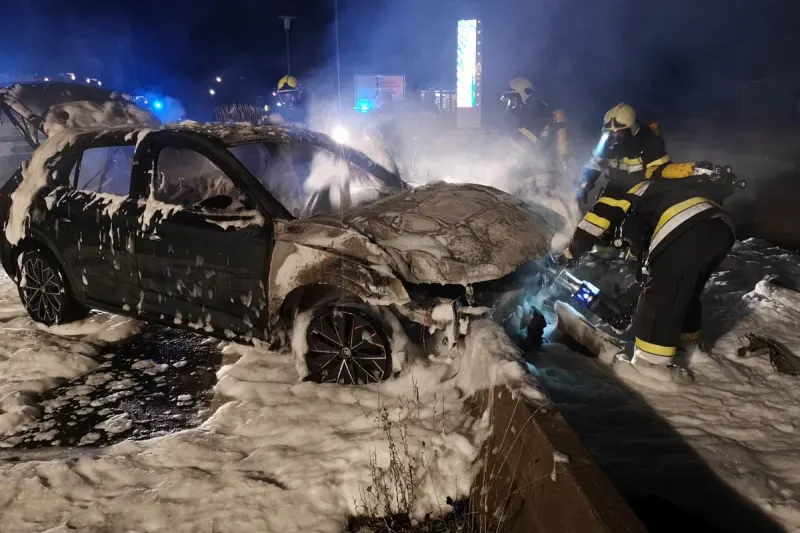Seeberg - Stark alkoholisierter Fahrer baut Unfall - Auto fing Feuer!