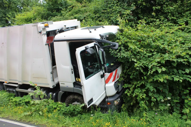 B51 Wermelskirchen NW – Lkw-Fahrer verliert Bewusstsein