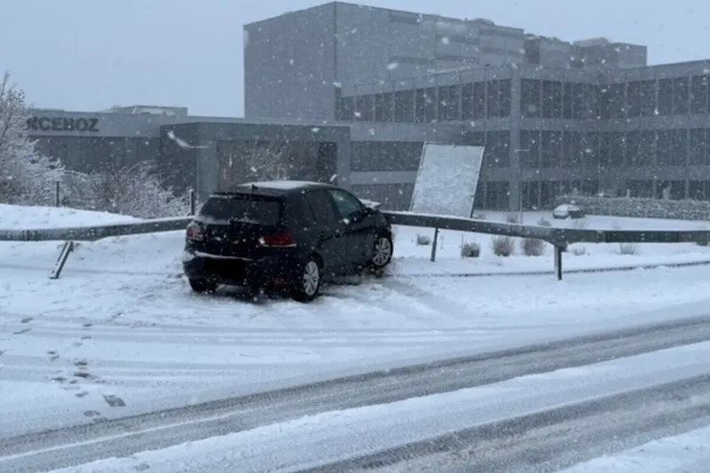 Boncourt JU – Schneeglätte führt zu Unfall auf der A16