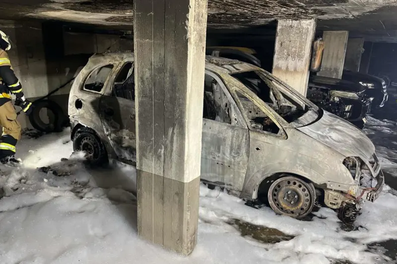 Meerbusch NW – Auto brennt in Tiefgarage