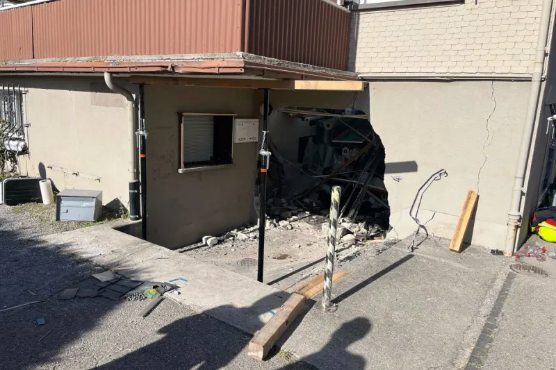 Gossau SG – Lieferwagen prallt gegen Hauswand