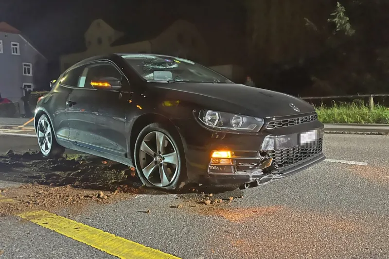Unfall in Tägerwilen TG  - Stark alkoholisiert mit Verkehrsinsel kollidiert