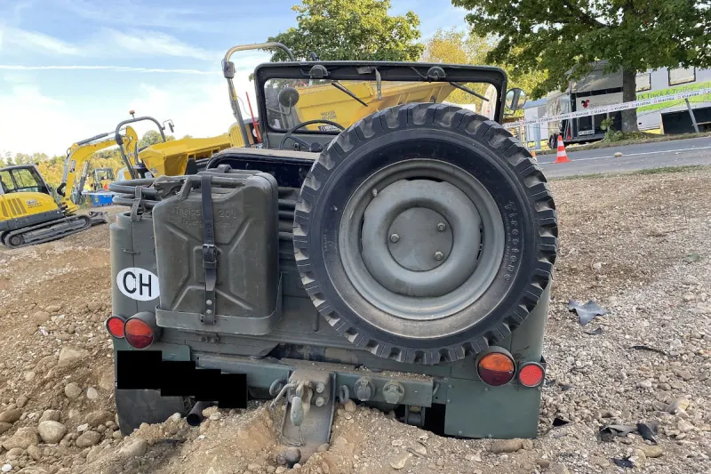 Aesch BL – Alkoholisierter Jeep-Fahrer bleibt im Baustellenareal stecken