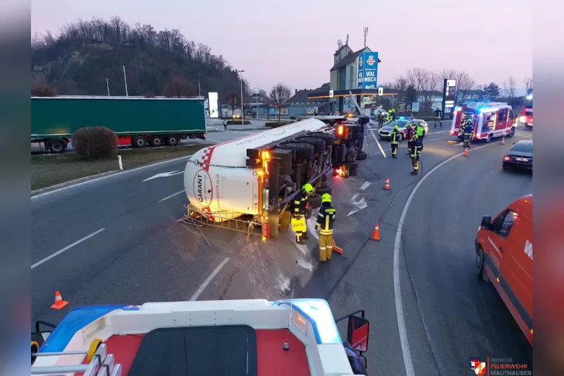 Bezirk Perg – Langwierige Bergung nach Lkw-Unfall