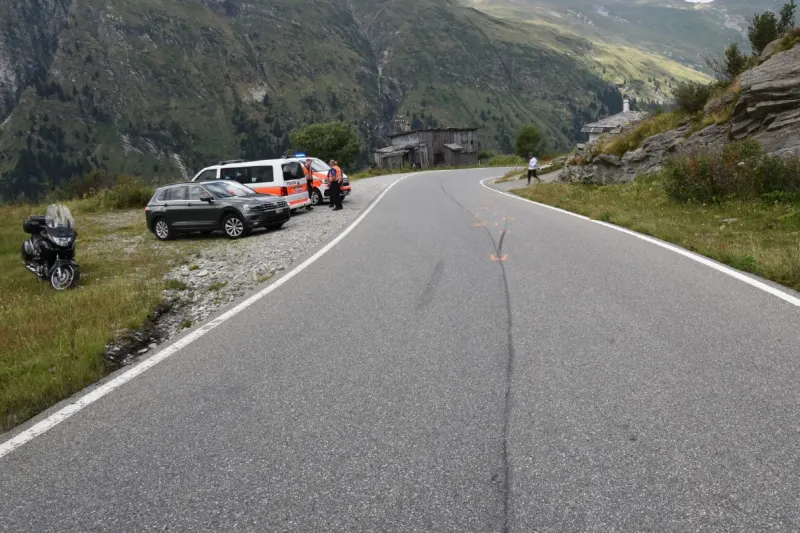 Hinterrhein GR - Sturz mit Motorrad - zwei Verletzte