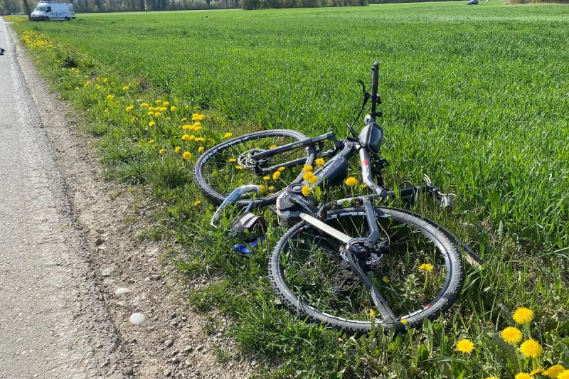 Oberlunkhofen AG – Velofahrer bei Kollision mit Auto tödlich verletzt