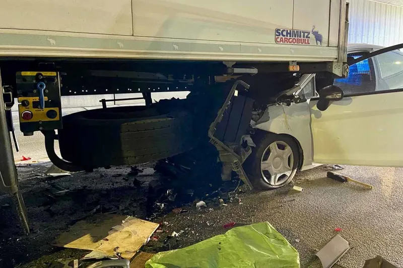 Unfall im Tunnel in Schwechat - Pkw fährt auf Sattelschlepper auf