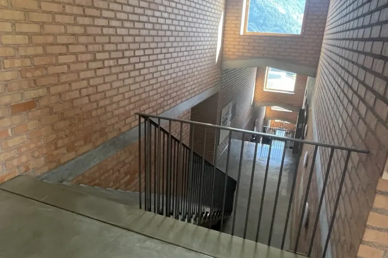 Mastrils GR – 7-jähriger Schüler stürzt in Treppenhaus in die Tiefe