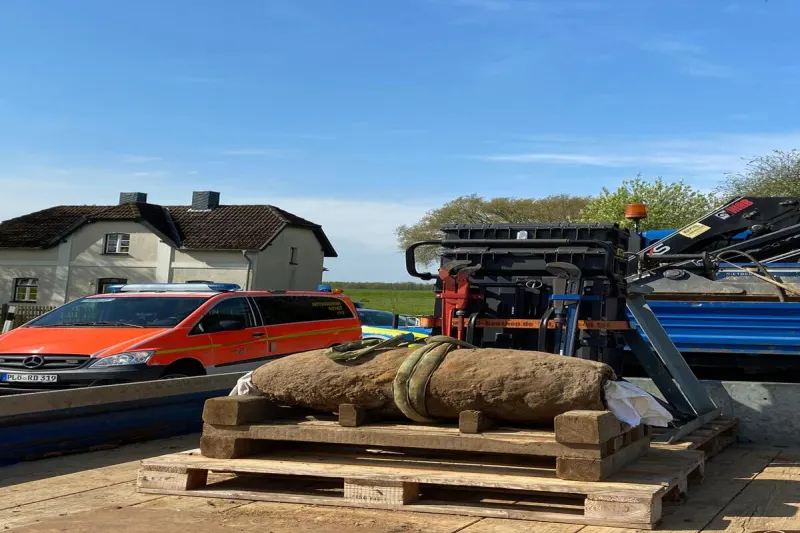  Belau - Landwirt entdeckt 250 kg schwere britische Fliegerbombe 