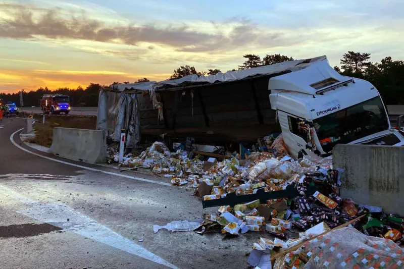 Wiener Neustadt - Schwerer LKW-Unfall auf der Autobahn