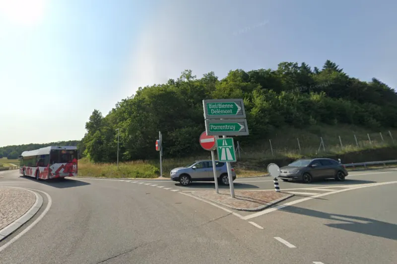 Chevenez JU – Auffahrunfall in einem Kreisverkehr