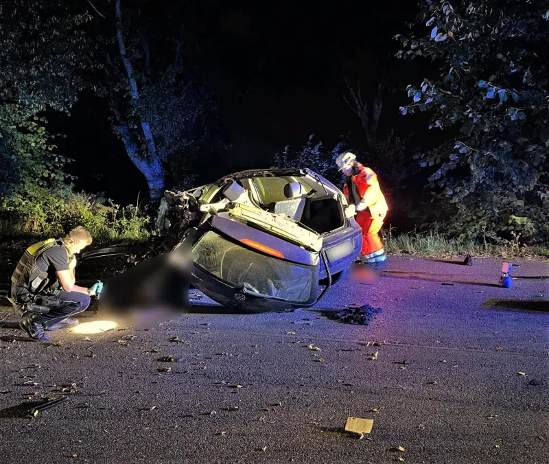 Meerbusch NW – 15-Jähriger lebensgefährlich und 18-Jähriger tödlich verletzt bei Alleinunfall