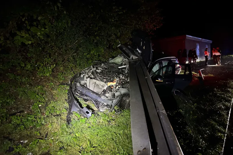 A3 Mülligen AG – Auto knallt bei Unfall auf Autobahn in Leitplanke